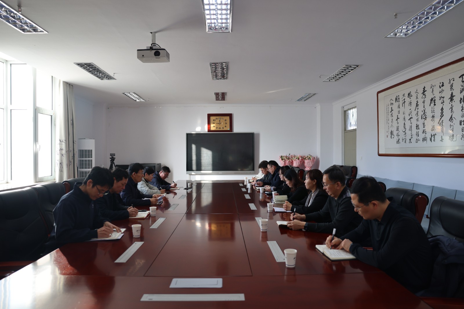 我校召开援疆干部座谈会